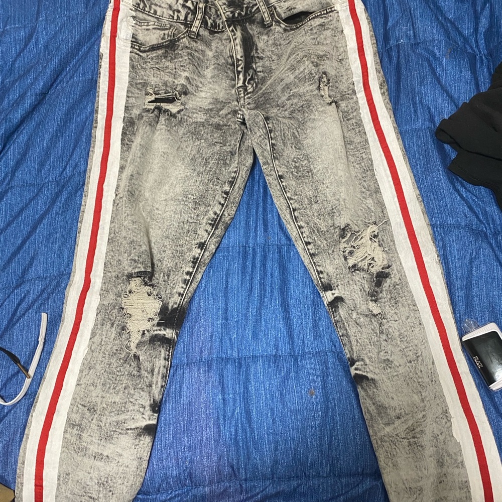 Rue 21 Premium 30W 32L Blue Ripped Denim Jeans - Stylish and Comfortable